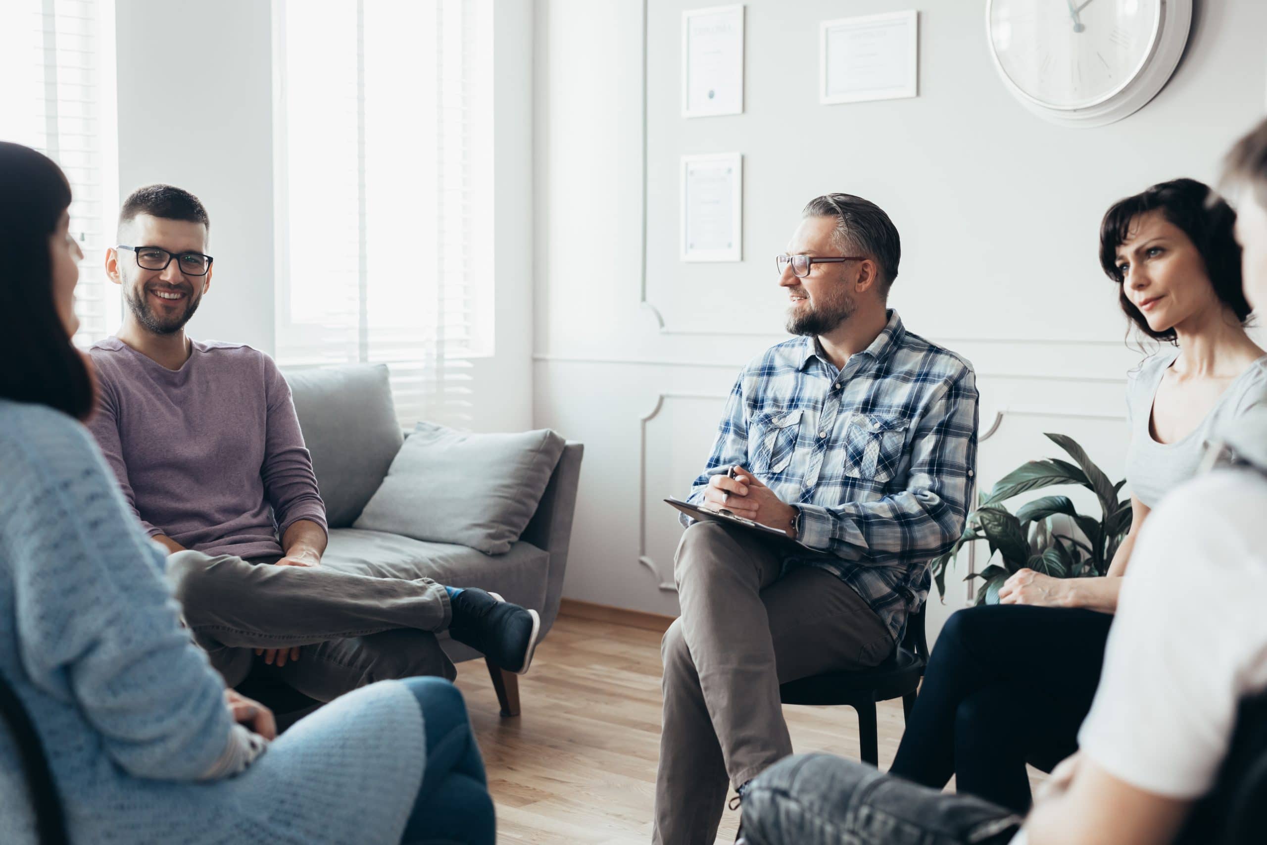 group meeting with counselor for people trying to EPL5DXH scaled